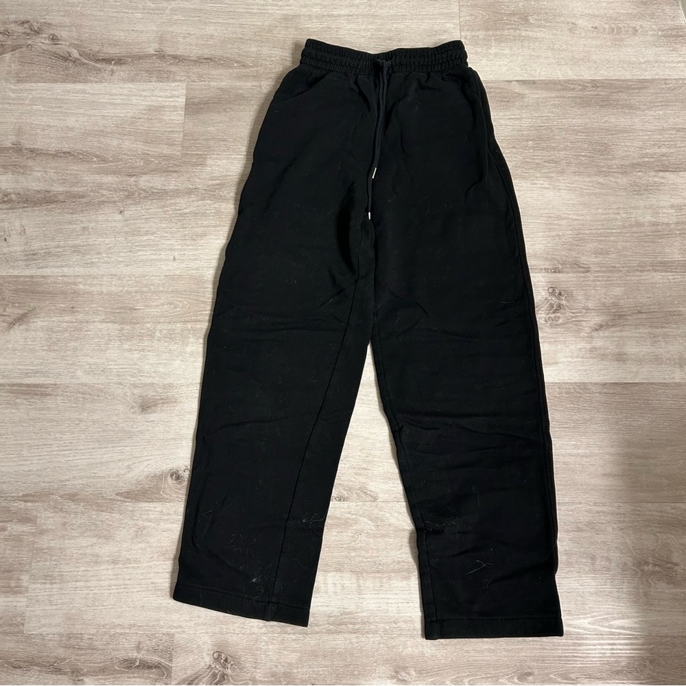H&M black colored wide flare cotton sweatpants in XS